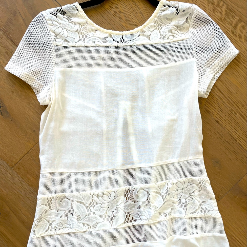 Papillon off white lace accent top